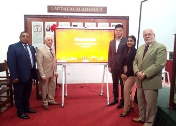 Huawei dona pantalla inteligente a la Academia de Ciencias para apoyar el desarrollo tecnológico