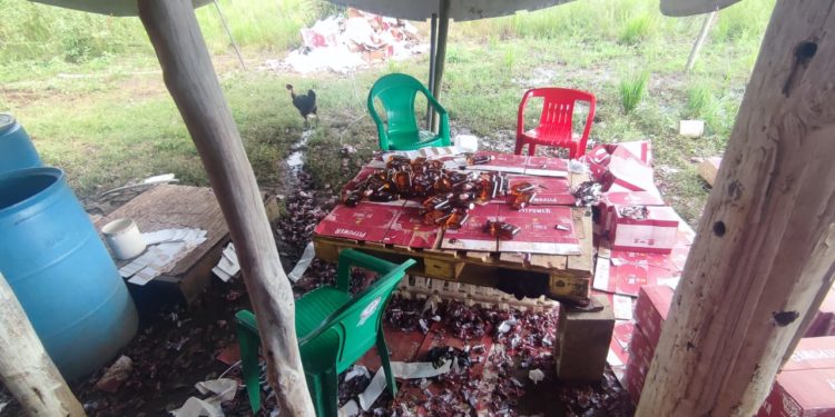 Policía Nacional y Ministerio Público desarticulan laboratorio de bebidas alcohólicas adulteradas en SDN