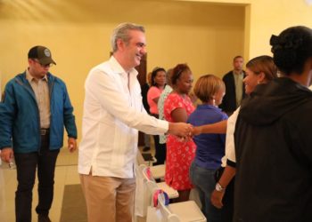 Abinader exhorta mujeres de San Juan organizarse en estructuras formales para mayor acceso a apoyo financiero y capacitación