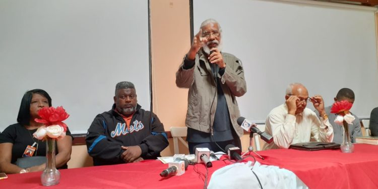 Fenatrano entrega 110 certificados a chóferes de carros públicos para que puedan laborar en rutas de Villa Mella&nbsp;