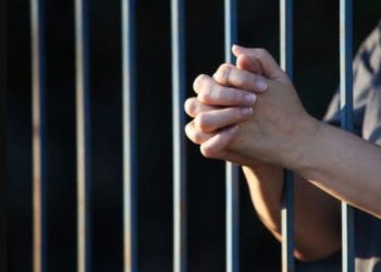 Condenan a 15 años de prisión a una mujer por matar a su esposo