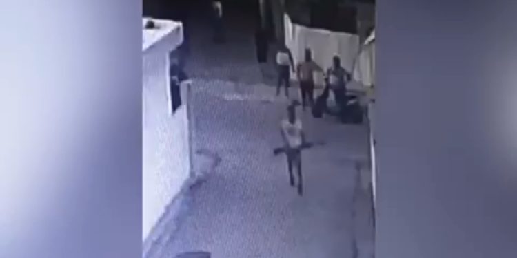 Hombre con escopeta en manos intenta agredir una familia en Navarrete