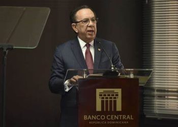 Abinader ratifica a Valdez Albizu en el Banco Central