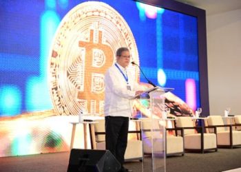 Leonel Fernández señala falta de regularización en mercado de criptomonedas