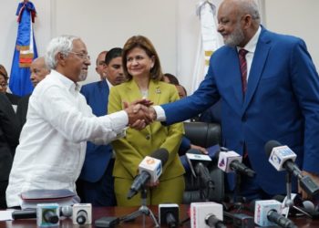 Ángel Hernández asume como nuevo ministro de Educación