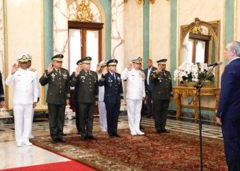 Presidente Abinader juramenta a nuevos mandos militares