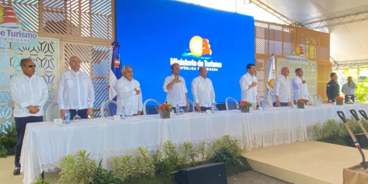 David Collado inicia el remozamiento del malecón de Samaná