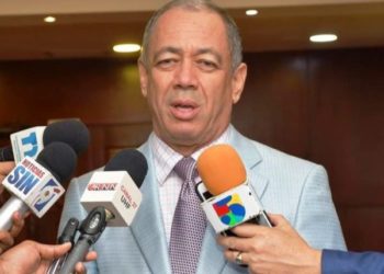 Ruben Toyota dice crisis ha llevado a consumidores del supermercado a los mercados