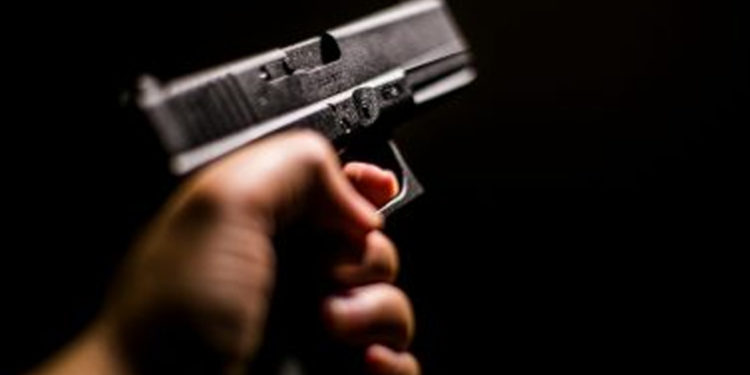 Por un parqueo, militar hiere de bala un vecino en El Seibo