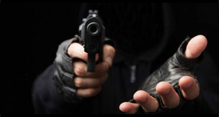 Apresan a una banquera y un hombre por autorobo en San Pedro de Macorís