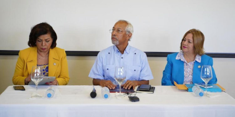 Ministro de Educación afirma que el aprendizaje de los estudiantes es responsabilidad de los directores regionales y distritales