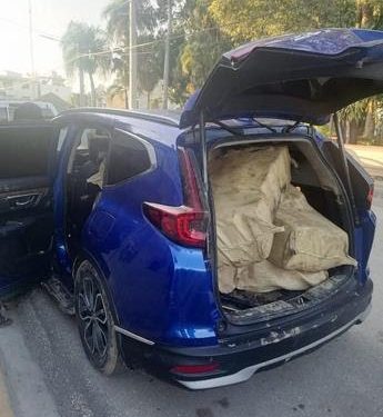 Detienen vehículo con 83 pacas de presunta marihuana en Elías Piña