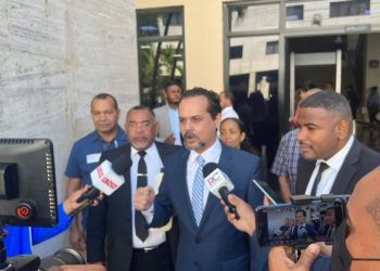 Senador demanda al Ministerio De Energía y Minas por no entregar contratos de empresas que extraen oro