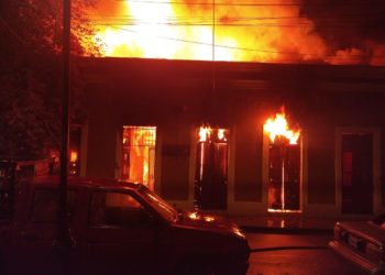 Video | Se incendia vivienda en la Zona Colonial