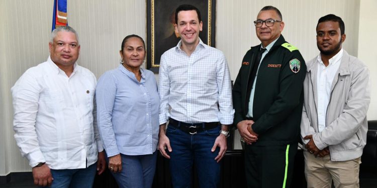 Intrant entrega Plan de Movilidad Urbana a San Francisco de Macorís