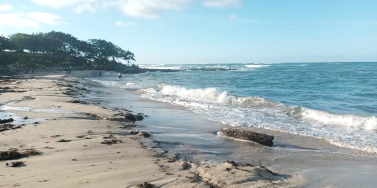 Se registran oleajes peligrosos en Puerto Plata; exhortan a bañistas tener precaución en playas
