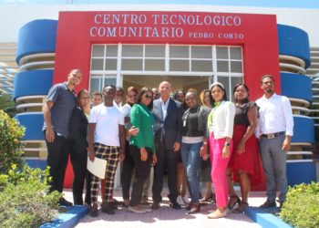 Centros Tecnológicos Comunitarios entregan certificados a 670 jóvenes de la zona sur del país