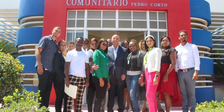 Centros Tecnológicos Comunitarios entregan certificados a 670 jóvenes de la zona sur del país