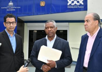 Casas Editoras Dominicanas van a Compras y Contrataciones Públicas a defender transparencia de adjudicación libros de textos