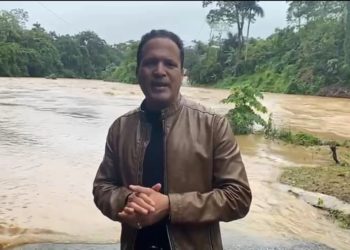 Diputado Román de Jesús muestra preocupación por comunidades incomunicadas en Peralvillo 