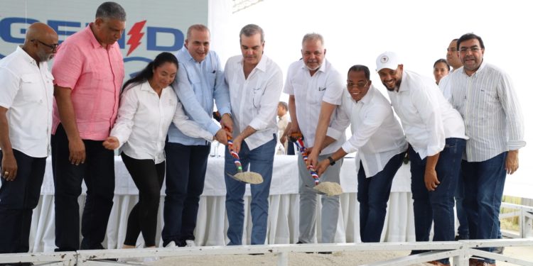 Presidente Abinader inicia construcción de carretera en María Trinidad Sánchez