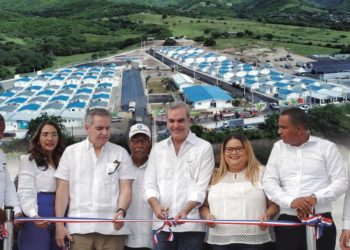 Neney Cabrera anuncia Gobierno construirá 5 mil casas ecológicas en provincias fronterizas