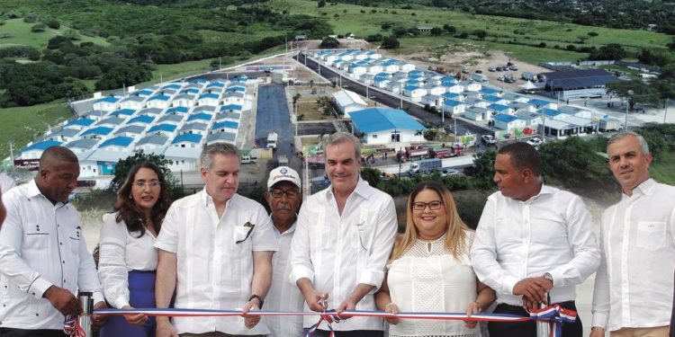 Neney Cabrera anuncia Gobierno construirá 5 mil casas ecológicas en provincias fronterizas