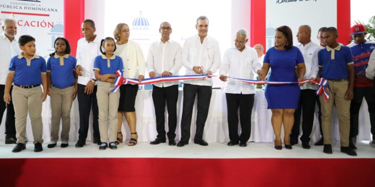 Presidente Abinader entrega obras en San Cristóbal por más de RD$697 millones