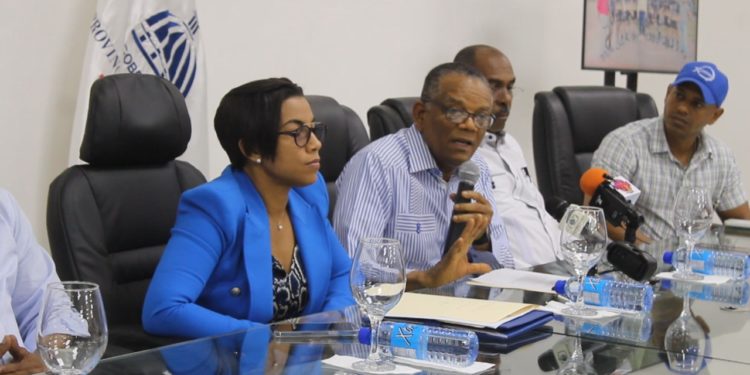 Director Migración y gobernadora ofrecen detalles del Censo Nacional en Montecristi