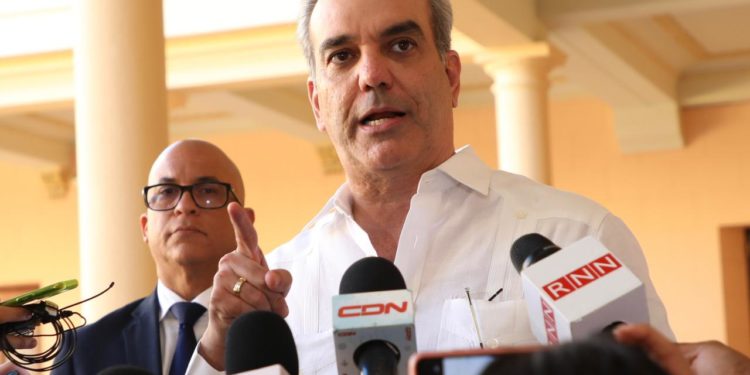 Abinader califica como inaceptables e irresponsables las declaraciones de alto comisionado de la ONU sobre deportaciones de haitianos