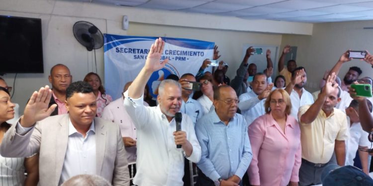 Juramentan equipo Dirección de Crecimiento del PRM en San Cristóbal