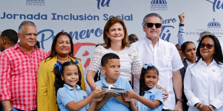 Vicepresidenta Raquel Peña encabeza jornada de inclusión social navideña “Primero Tú” en Buenos Aires de Herrera