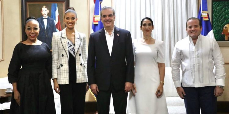 Presidente Abinader recibe visita de cortesía de la Miss República Dominicana, Andreina Martínez