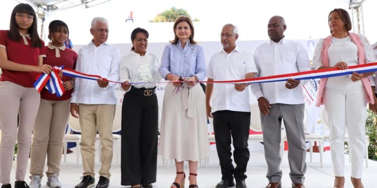 Gobierno inaugura obras reclamadas por décadas en Sánchez Ramírez.