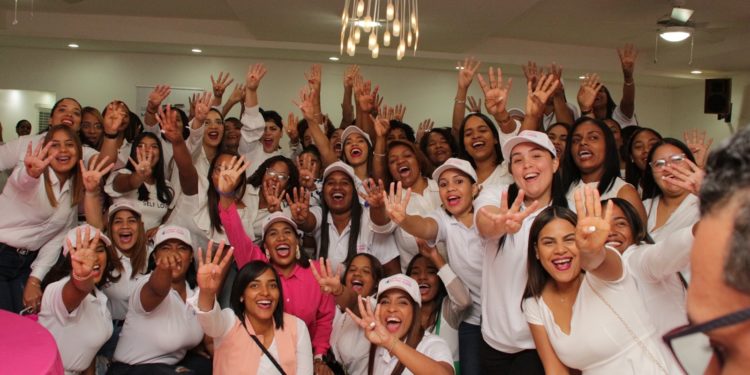 Mujeres jóvenes del PRM recorren Región Sur del país en proceso de integración y fortalecimiento de sus estructuras