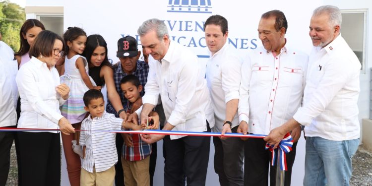 EGEHID entrega viviendas a 31 familias reasentadas por construcción presa Boca de los Rios