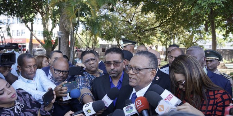 Director Migración estudiará proyecto de ley Trata de Personas y Tráfico de Migrantes que cursa en Congreso para emitir opinión