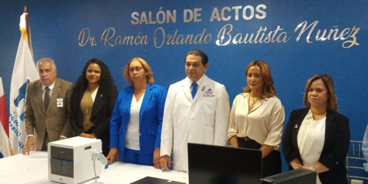 Entregan equipos diagnósticos al Hospital Regional Juan Pablo Pina