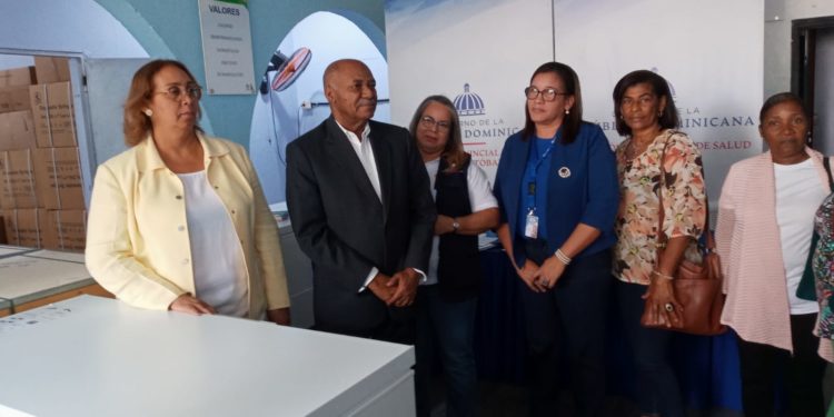 Dirección provincial de salud entrega neveras tipo frizer a 9 UNAP de San Cristóbal