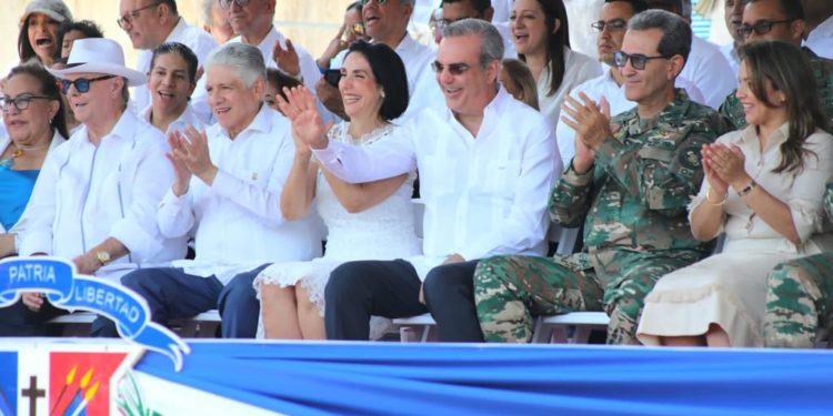 Presidente Abinader asiste a Tedeum por 179 aniversario de la Batalla 30 de Marzo y encabeza desfile cívico-militar y policial