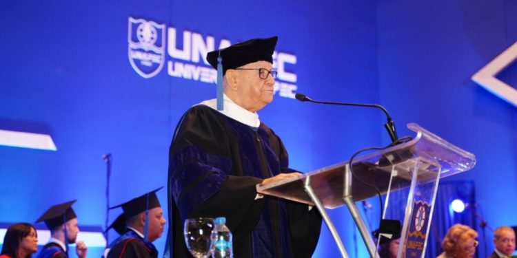 Unapec entrega 630 nuevos profesionales al país￼￼