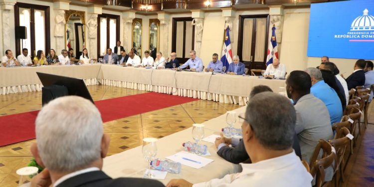 Presidente Abinader propone gran pacto entre gobierno, partidos políticos y sociedad civil para enfrentar cambio climático