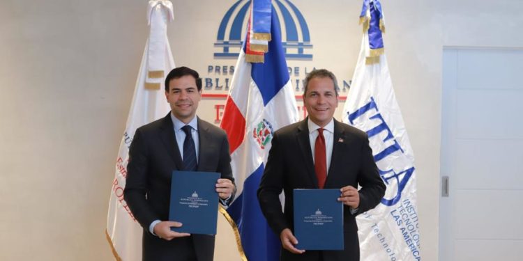 Propeep y el ITLA firman acuerdo para becas de estudios y suministro de protésis 3D