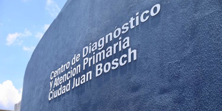 Presidente Abinader inaugura remozada área de emergencia del Hospital Robert Read Cabral