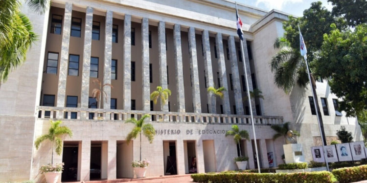 Minerd dice no paga para atacar a periodistas y personalidades críticas al gobierno