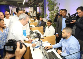 Presidente Abinader inaugura en SDO nuevo “Punto GOB Occidental Mall” que beneficiará a más de un millón de ciudadanos