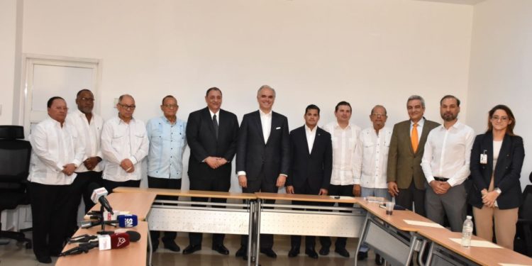 Gobierno anuncia aumento salarial entre un 20 % y un 49 % para el sector turístico