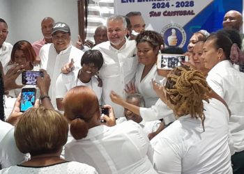 Juramentan movimiento Enfermeras con Luis en San Cristóbal