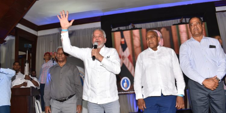 PRM juramenta dirección del Comité Municipal San Cristóbal