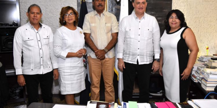 Ministerio de Economía acompañará alcaldía SC en implementarLey de Ordenamiento Territorial y proyectos de inversión pública